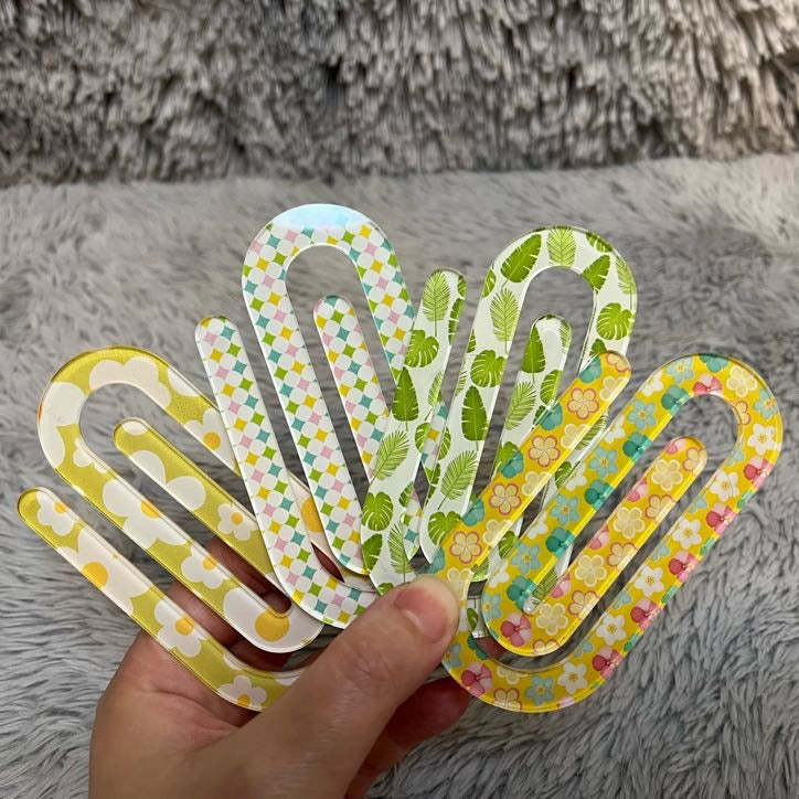 Jumbo Acrylic Paperclip Bookmark | Clear Acrylic Bookmark